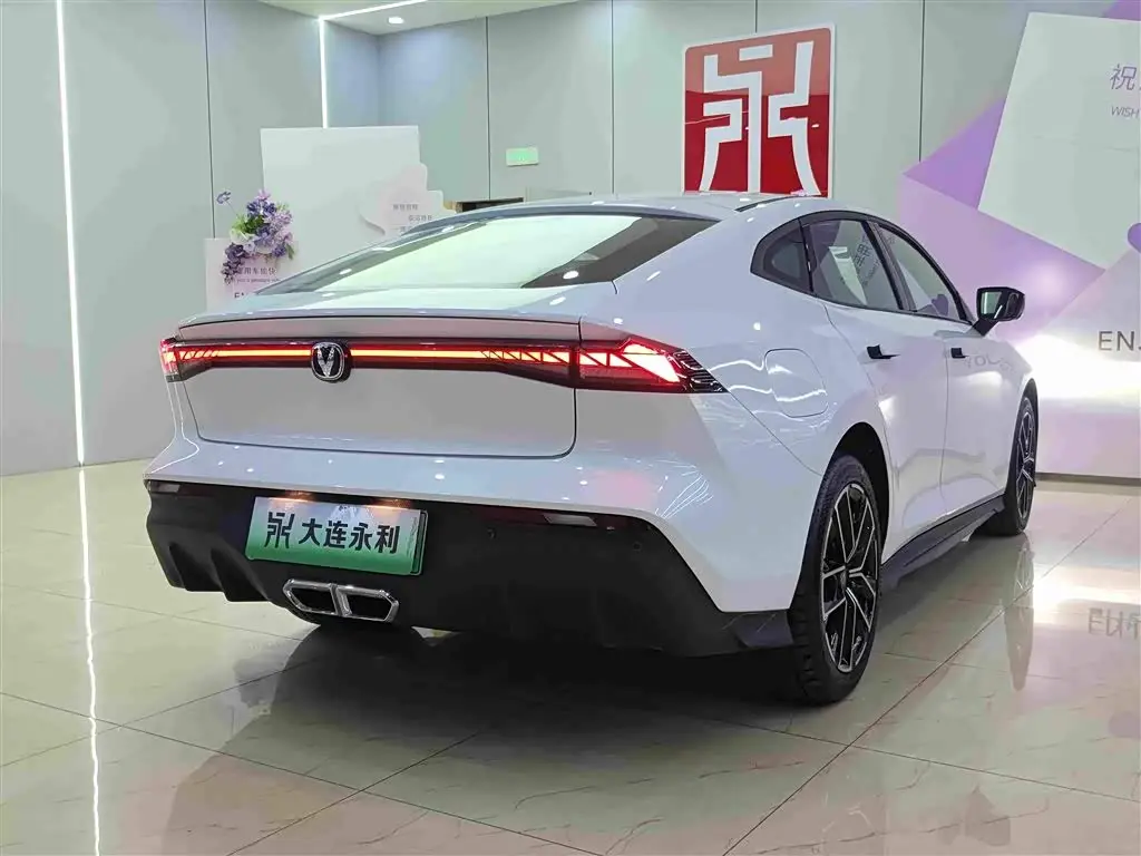 Changan UNI-V iDD 2024 — Фото 4/18