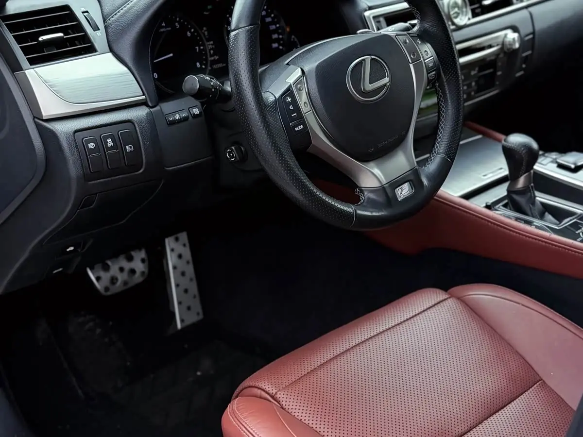 Lexus GS 2013 — Photo 12/19