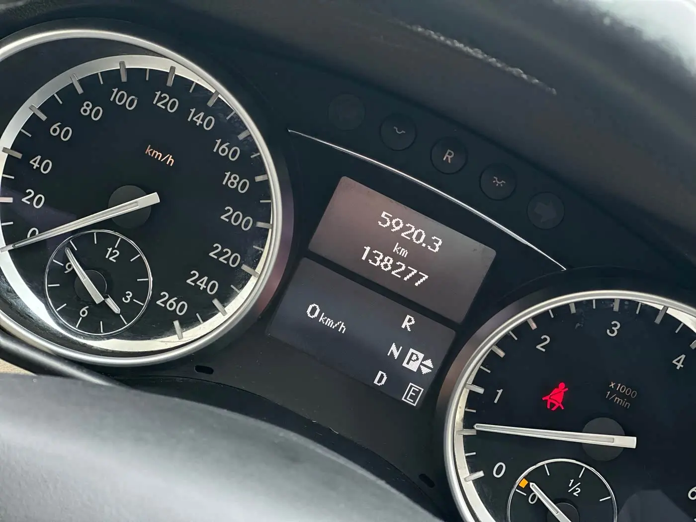 Mercedes-Benz R-Class 2017 — Şəkil 13/16