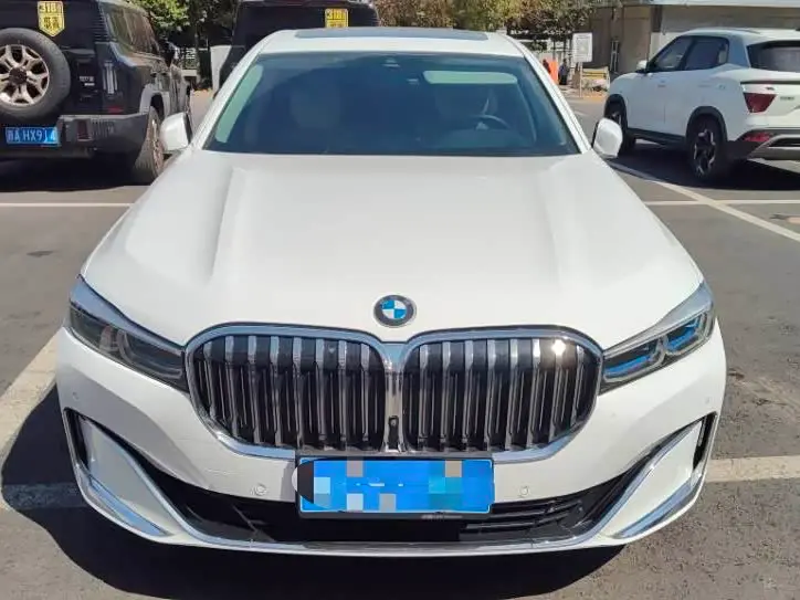 BMW 7 Series 2021 — Photo 2/12
