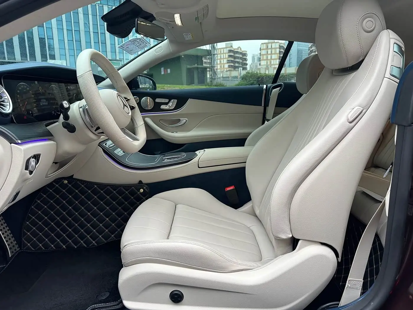 Mercedes-Benz E-Class 2022 — Photo 10/15