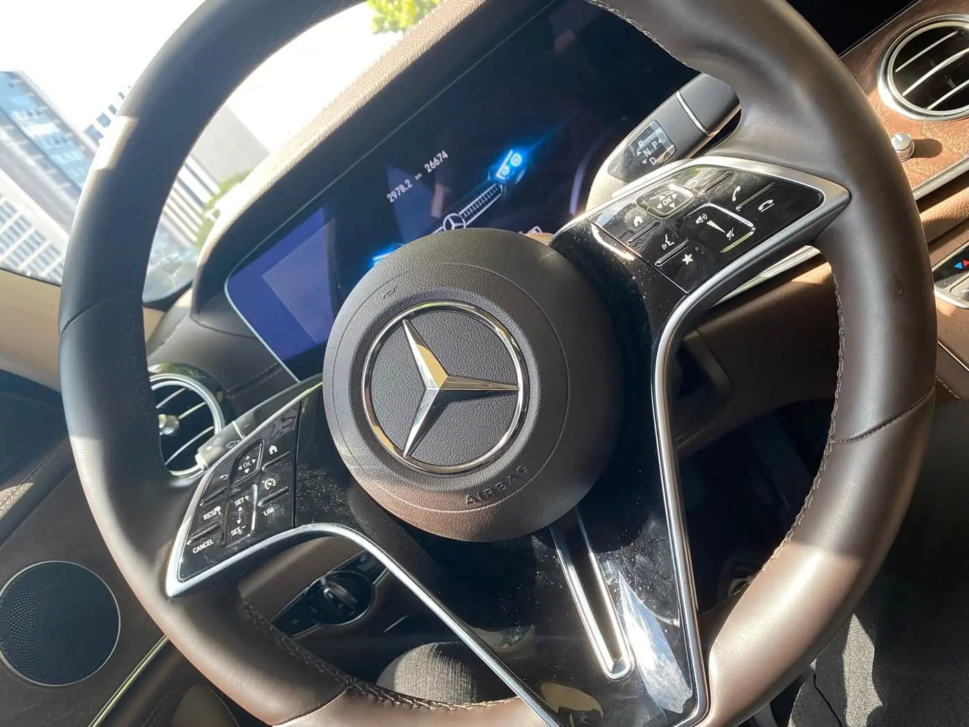 Mercedes-Benz E-Class 2023 — Photo 11/12