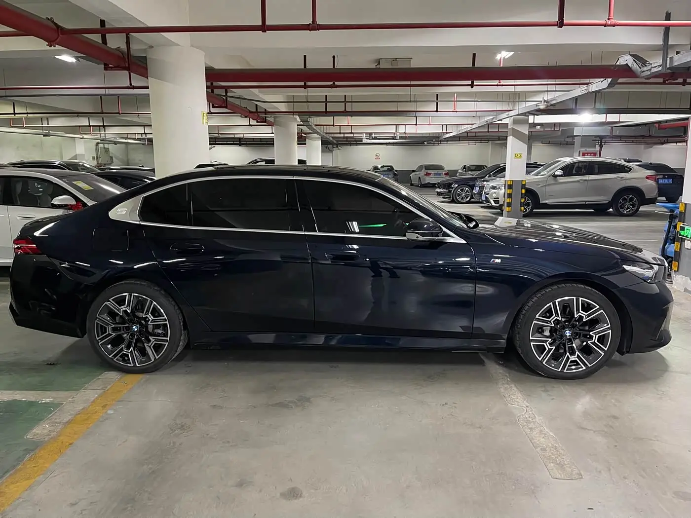 BMW 5 Series 2025 — Photo 3/9