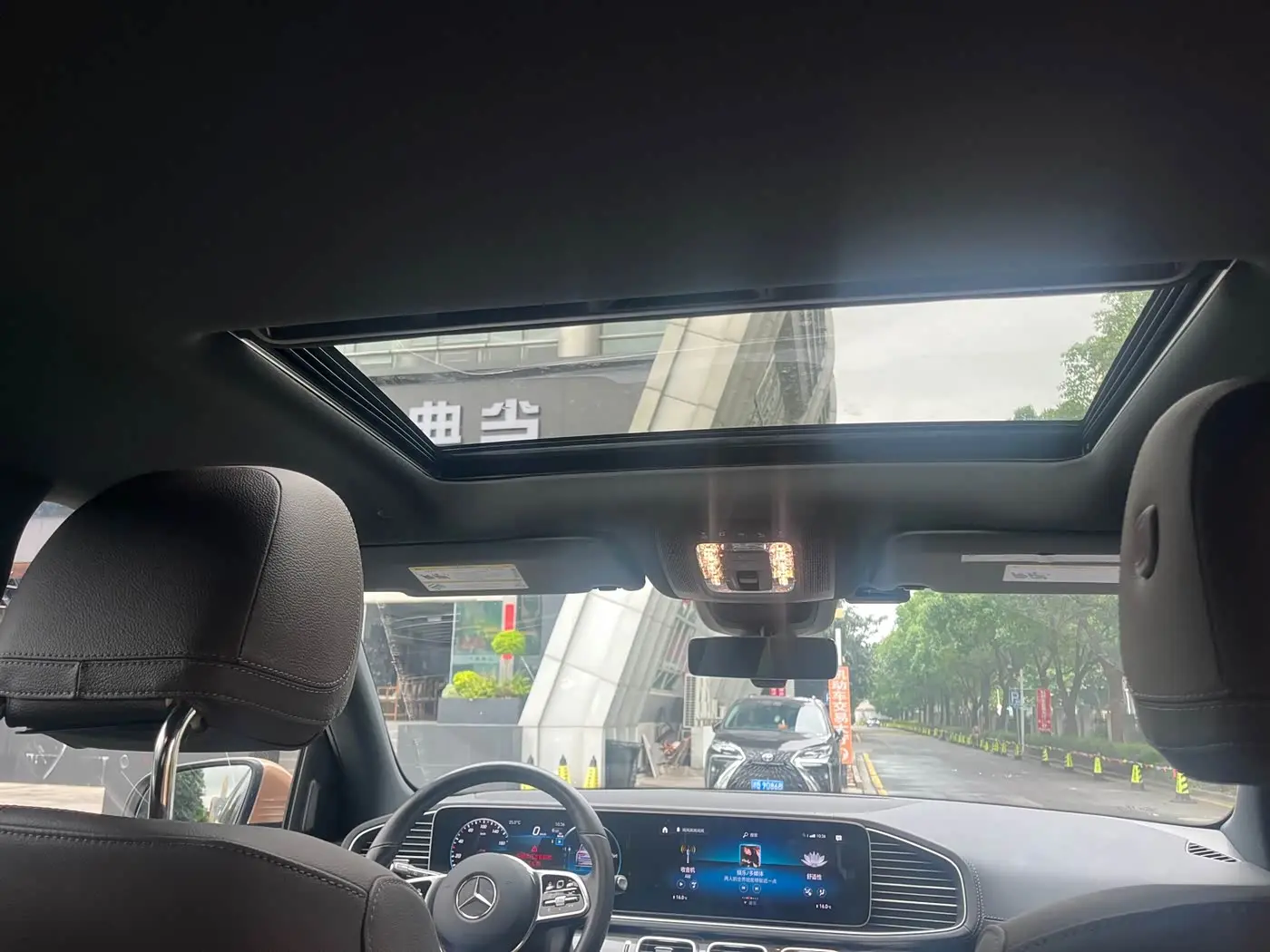 Mercedes-Benz GLS 2022 — Photo 9/12