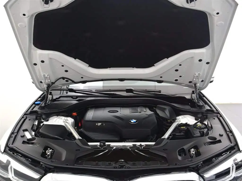 BMW 5 Series 2023 — Photo 7/15