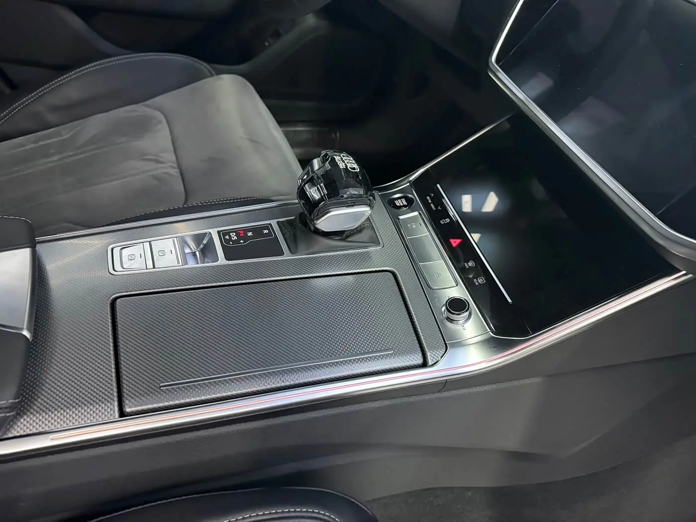 Audi A6L 2024 — Photo 10/19