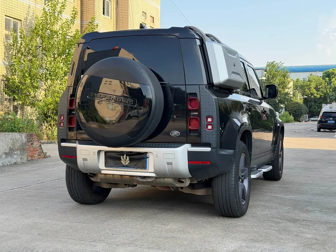 Land Rover Defender 2021 — Photo 15/17