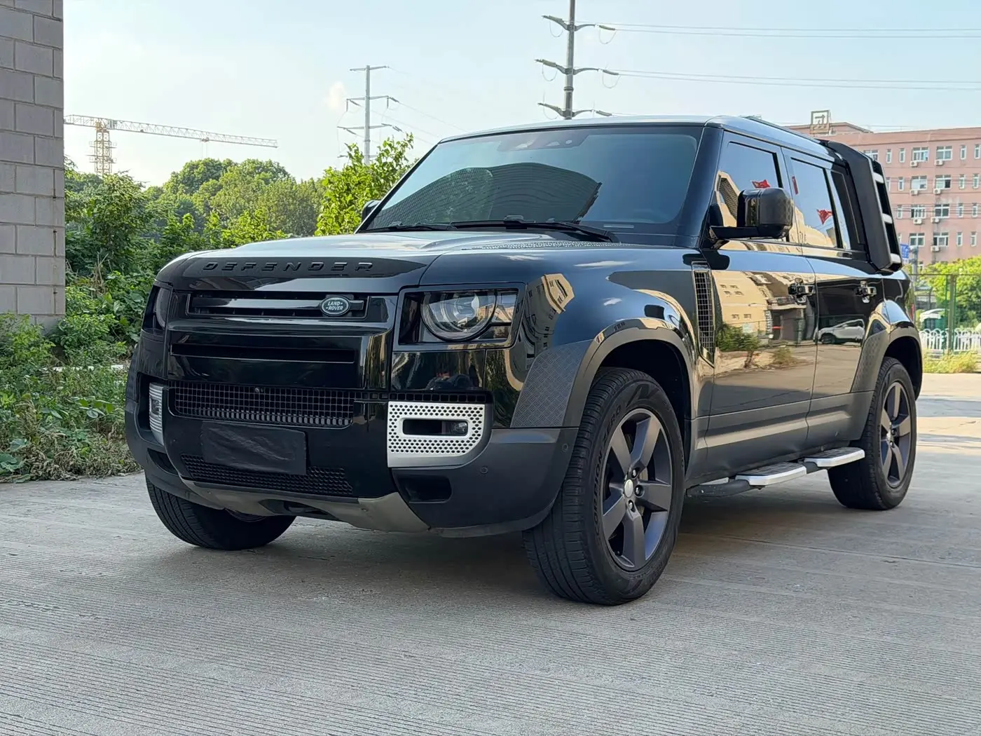 Land Rover Defender 2021 — Photo 1/17