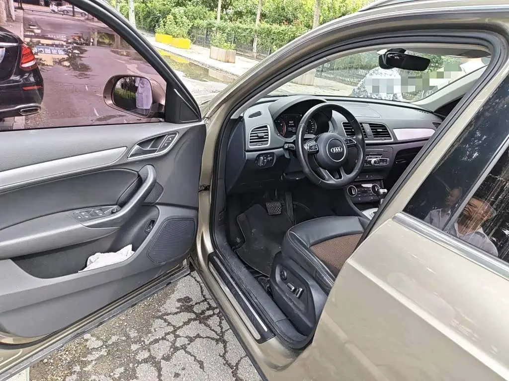 Audi Q3 2018 — Şəkil 14/20