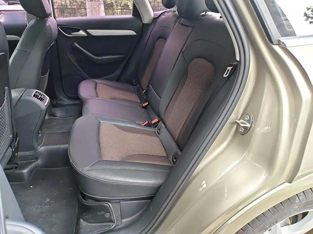 Audi Q3 2018 — Şəkil 15/20
