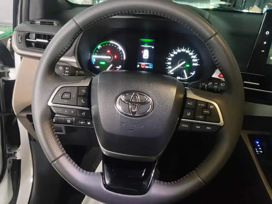 Toyota Sienna 2026 — Photo 15/16