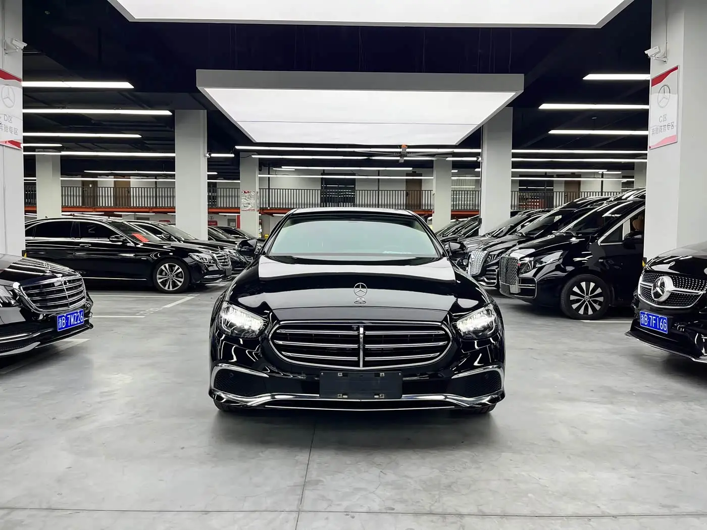Mercedes-Benz E-Class 2023 — Photo 2/12