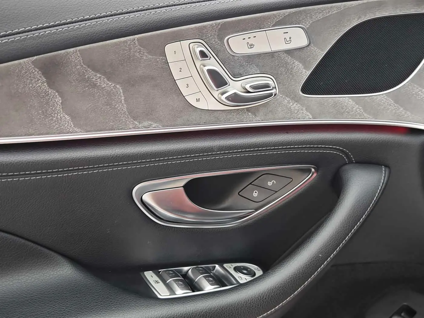 Mercedes-Benz CLS 2019 — Photo 18/20