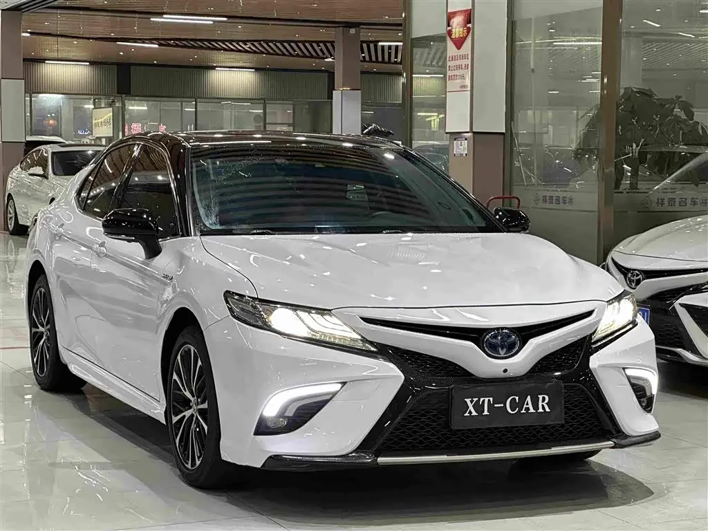 Toyota Camry 2019 — Photo 3/13