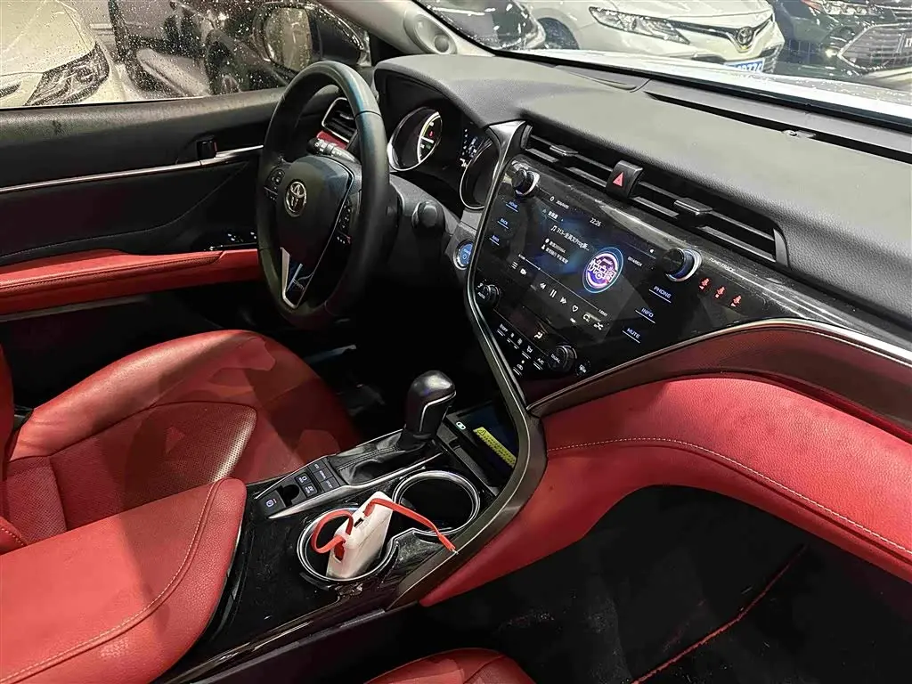 Toyota Camry 2019 — Photo 8/13
