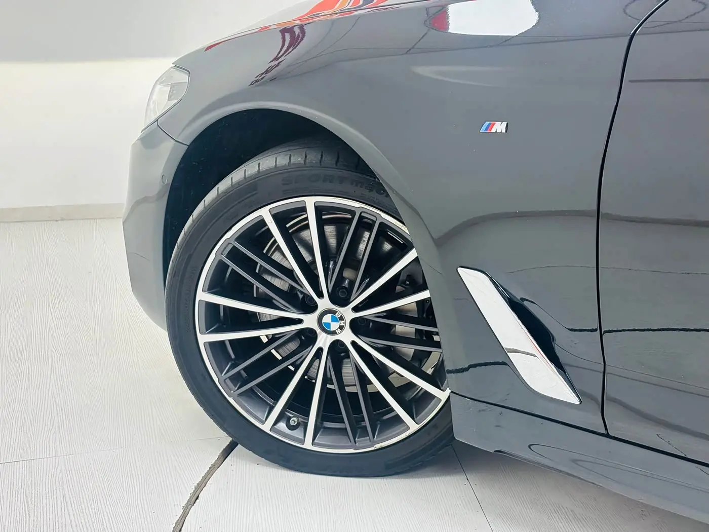 BMW 5 Series 2019 — Photo 20/20