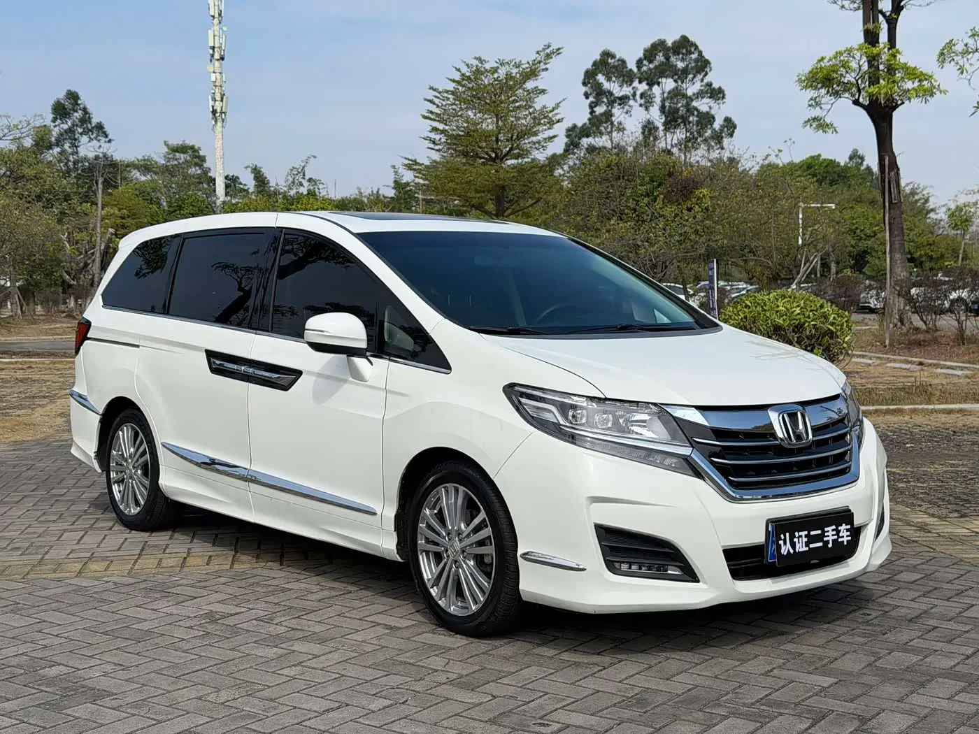 Honda Elysion 2018 — Photo 3/14