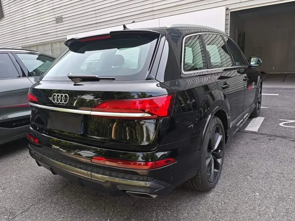 Audi Q7 2025 — Photo 7/20