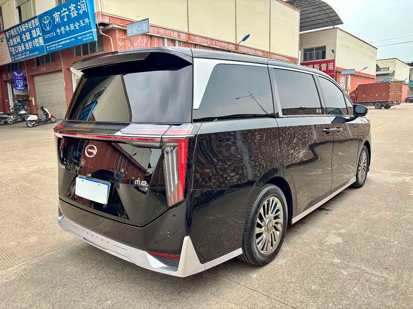 GAC Trumpchi Trumpchi M8 2024 — Photo 4/17