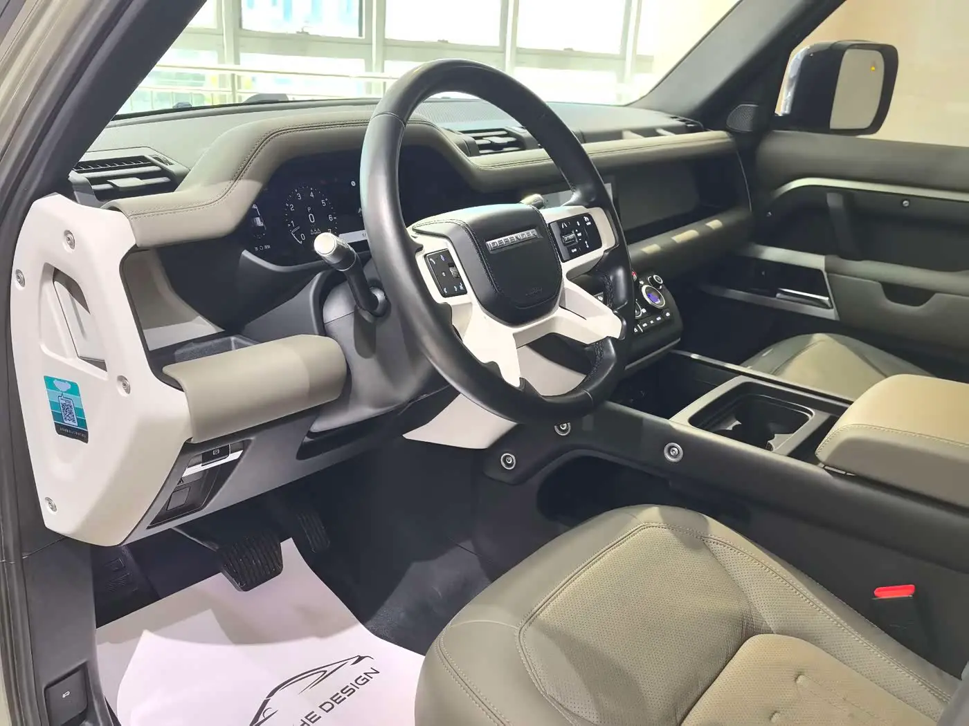 Land Rover Defender 2020 — Photo 4/18