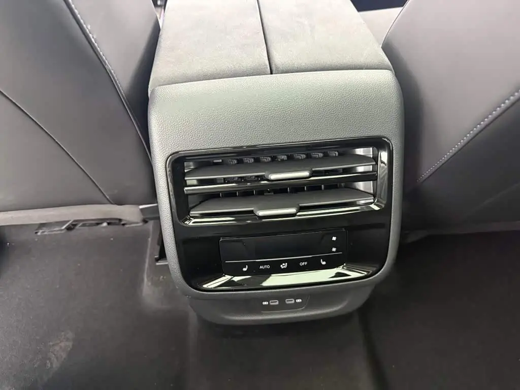 Volkswagen Teramont 2025 — Şəkil 12/17