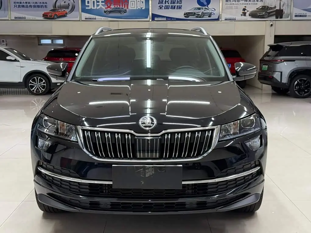 Škoda Karoq 2023 — Photo 2/20