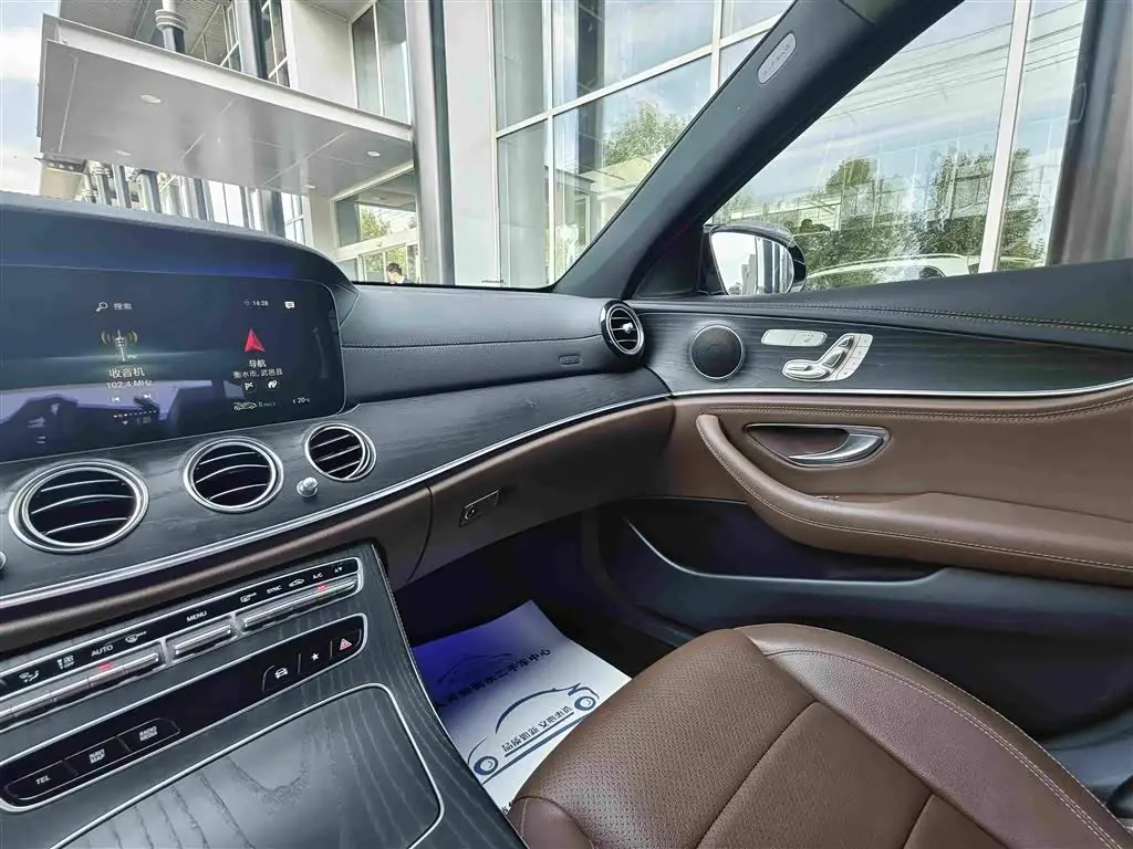 Mercedes-Benz E-Class 2021 — Photo 13/17