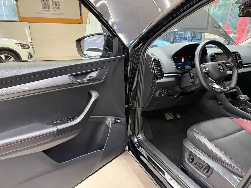Škoda Karoq 2023 — Photo 8/20