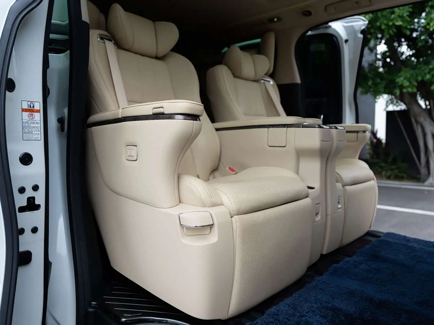 Toyota Vellfire 2022 — Photo 11/15
