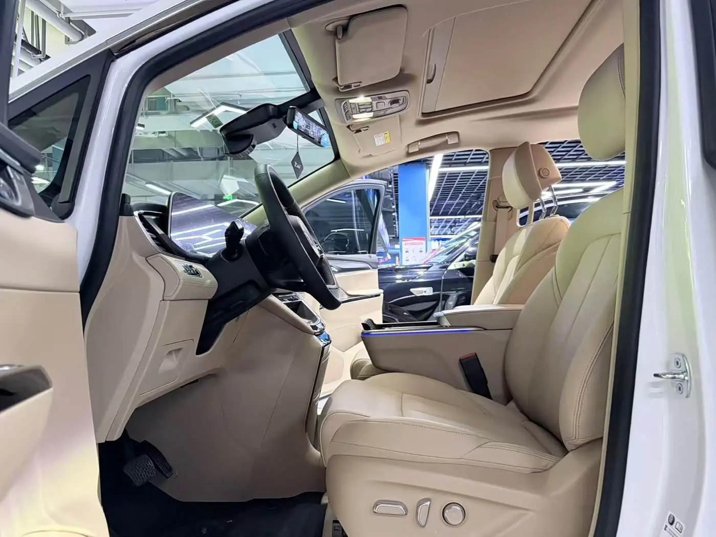 Buick GL8 New Energy 2025 — Photo 8/15