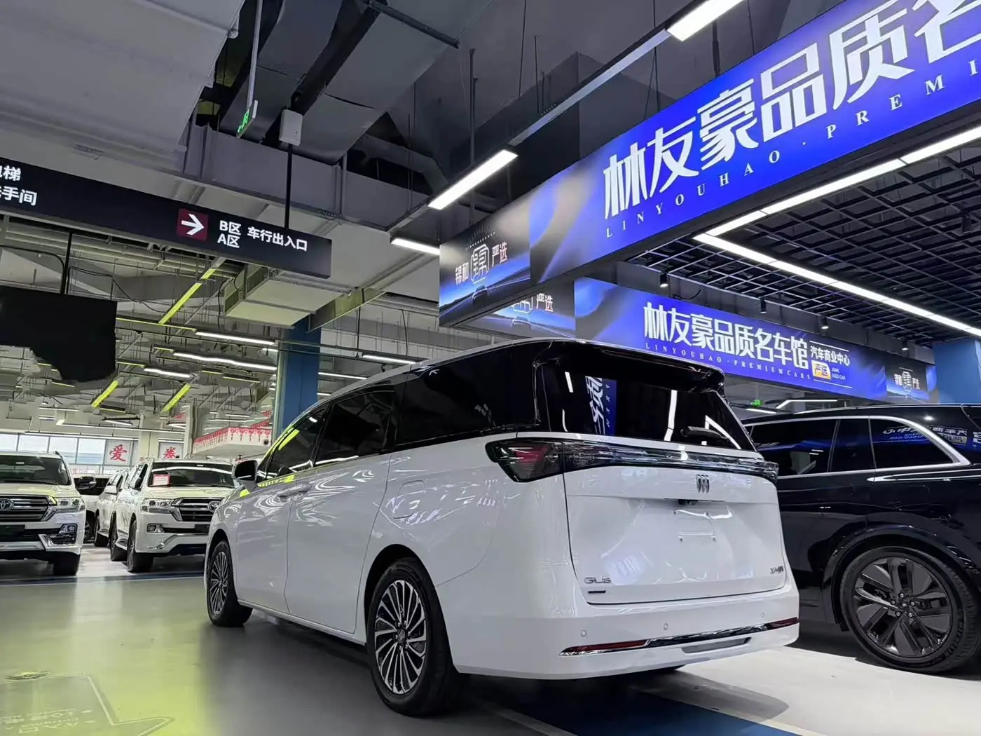 Buick GL8 New Energy 2025 — Photo 4/15