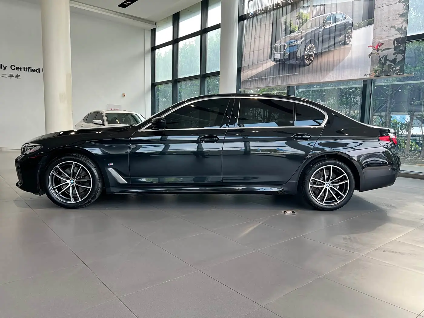 BMW 5 Series 2021 — Photo 3/11