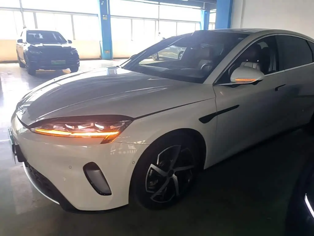 BYD Seal 07 DM-i 2025 — Фото 2/20