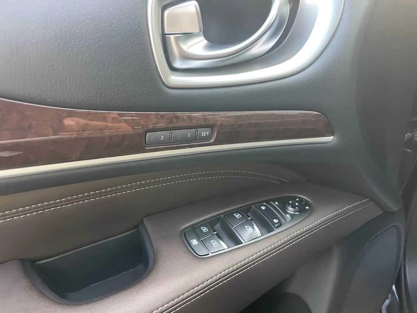 Infiniti QX60 2019 — Photo 9/17