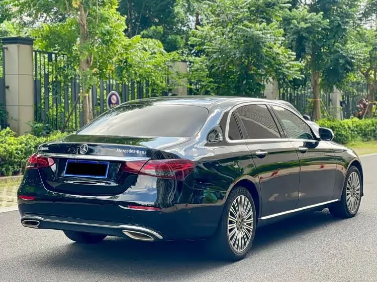 Mercedes-Benz E-Class 2018 — Photo 9/9