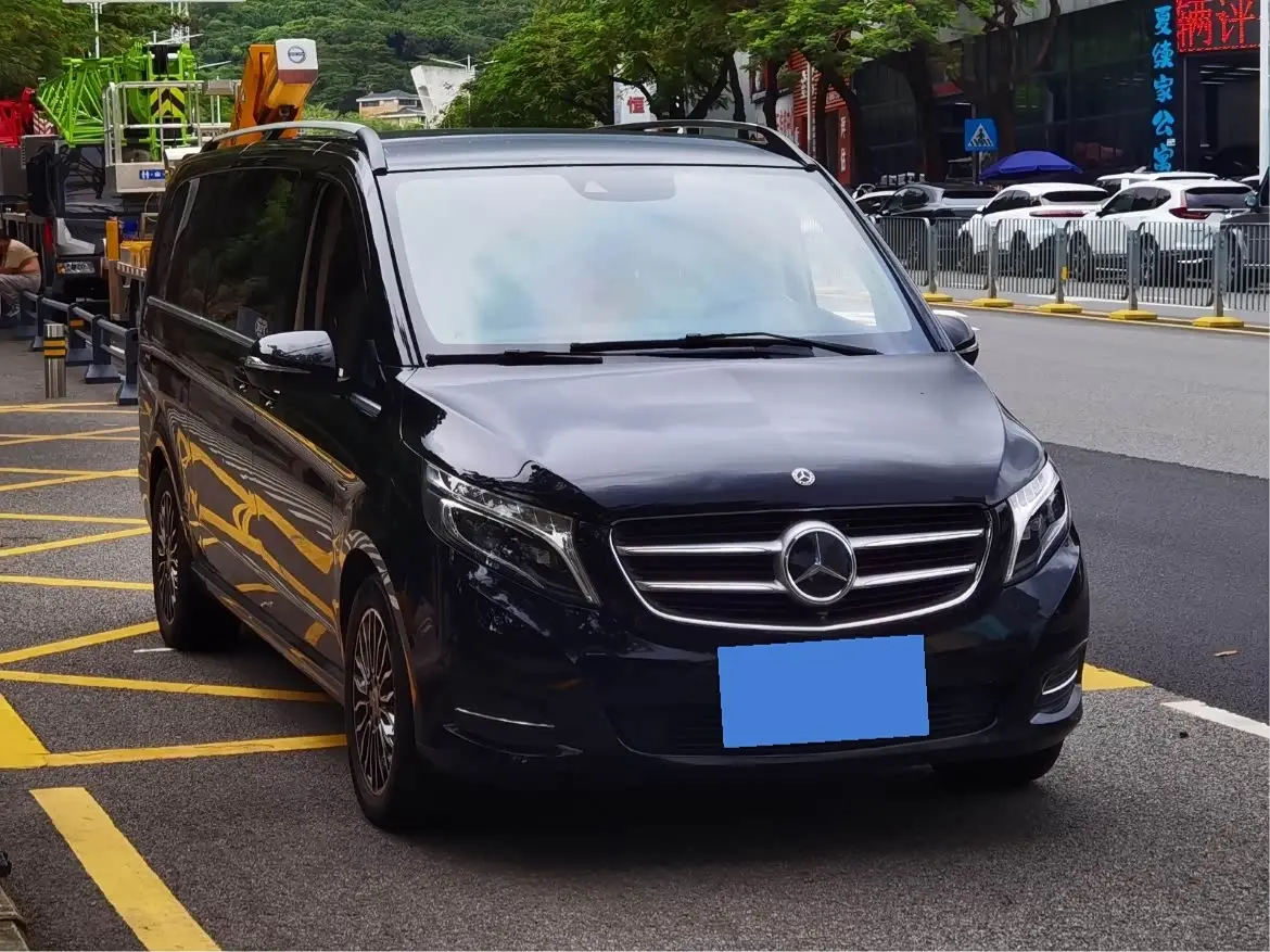 Mercedes-Benz V-Class 2020 — Photo 3/11