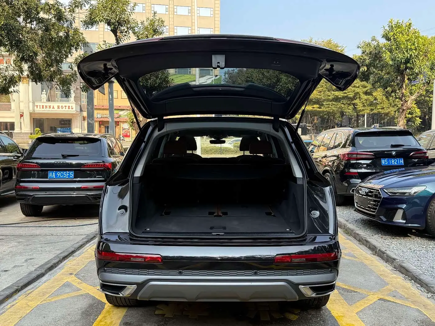 Audi Q7 2021 — Photo 17/18