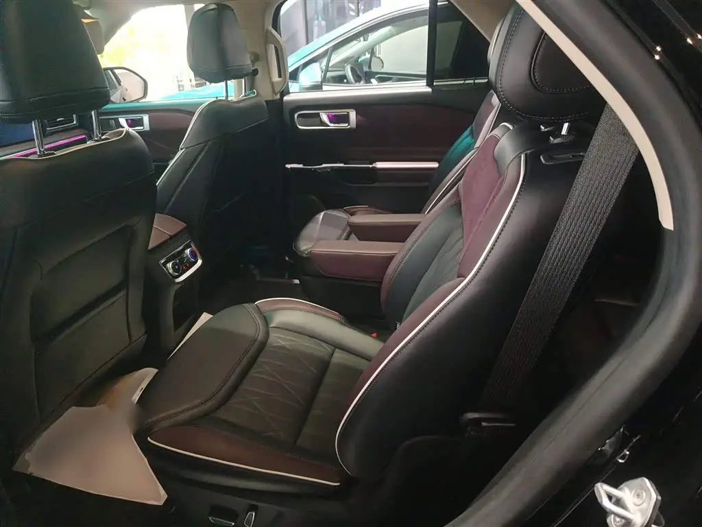Ford Explorer 2023 — Photo 17/20