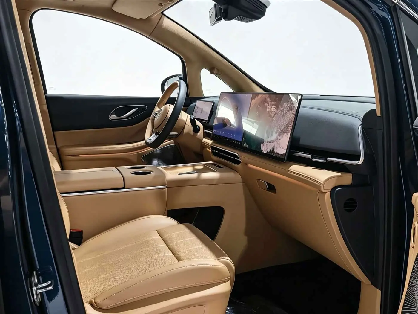 Voyah Auto Voyah Dreamer 2024 — Photo 8/10