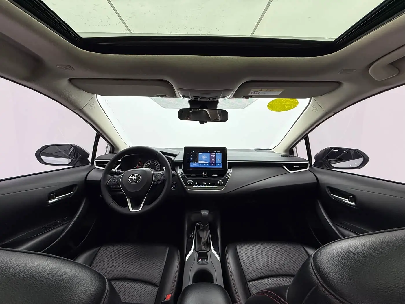 Toyota Corolla 2023 — Photo 9/20