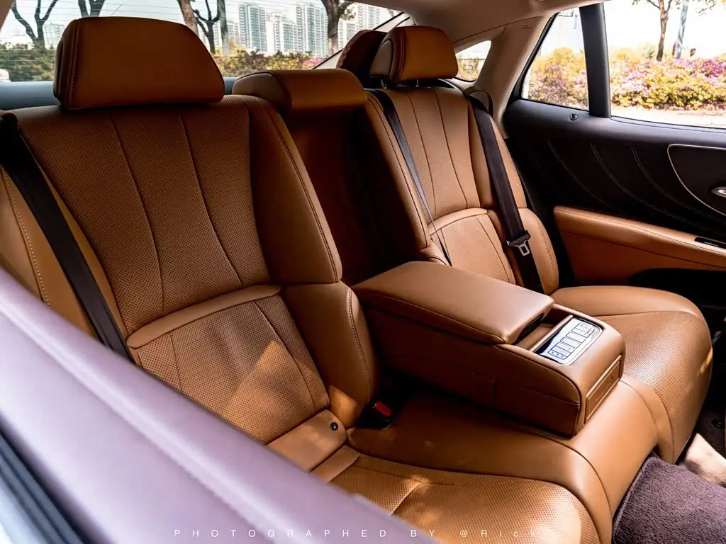 Lexus LS 2018 — Photo 13/15