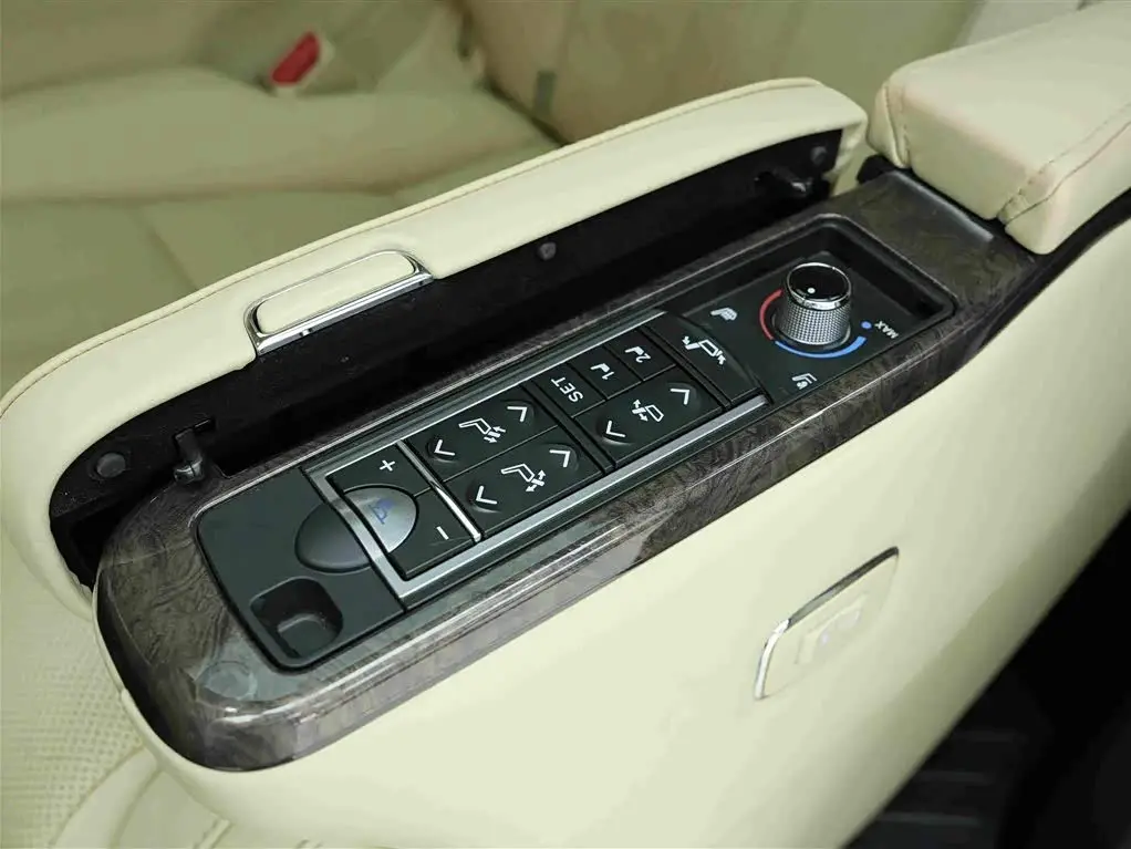 Toyota Alphard 2019 — Photo 18/20
