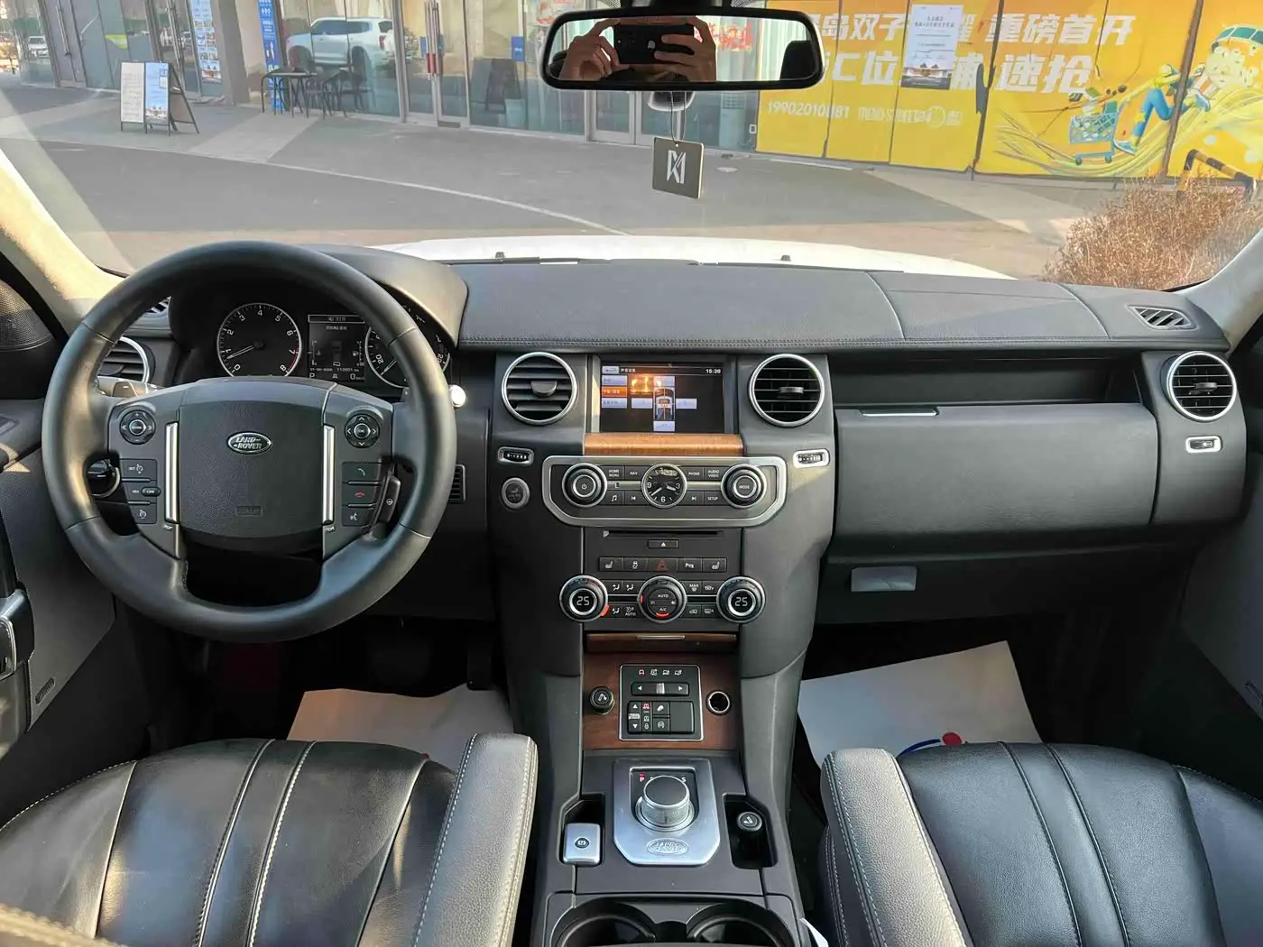 Land Rover Discovery 2016 — Photo 9/13