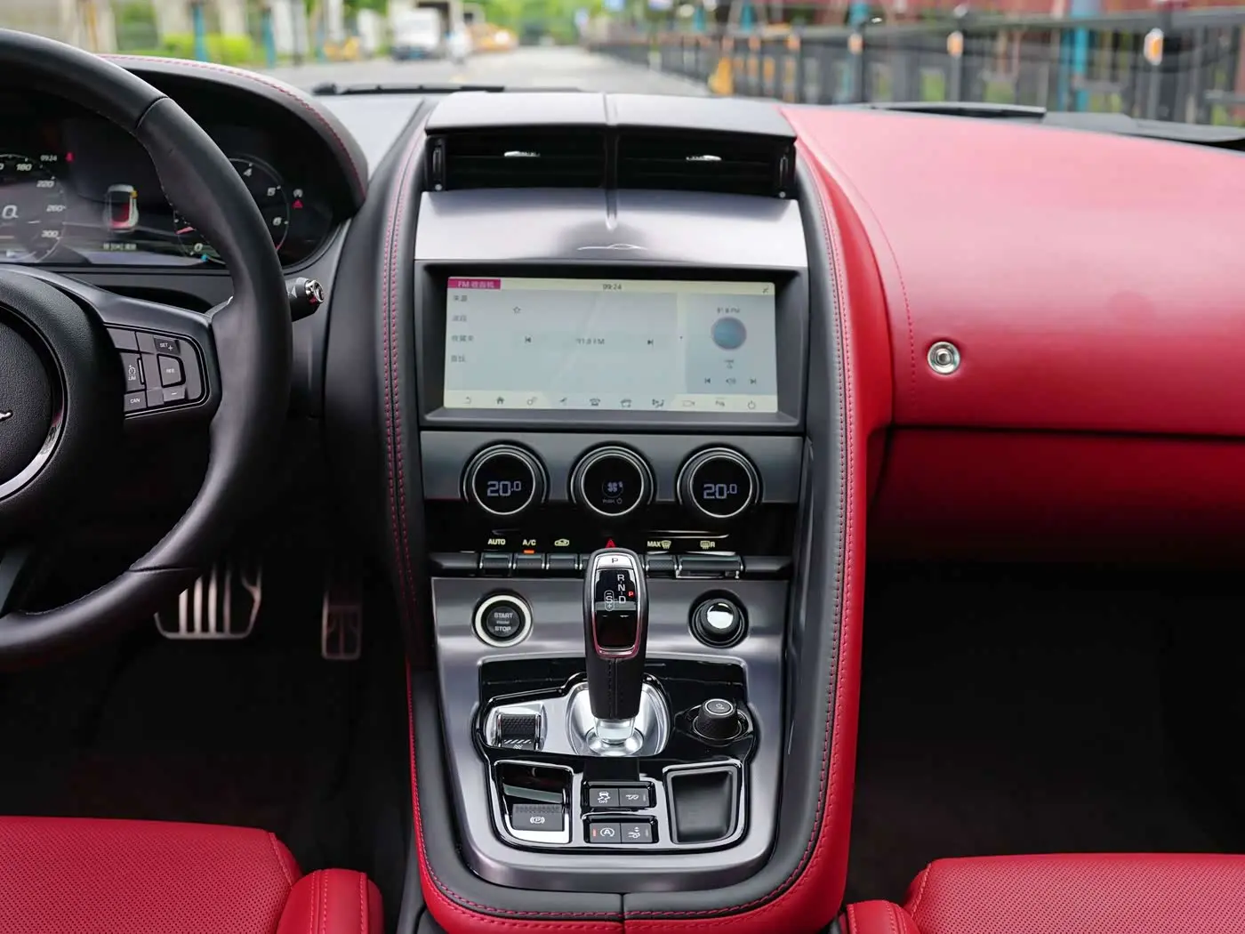 Jaguar F-TYPE 2024 — Photo 12/12