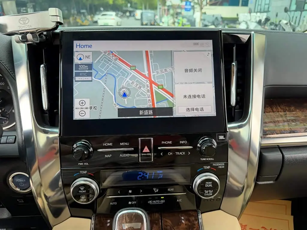 Toyota Alphard 2022 — Photo 10/14