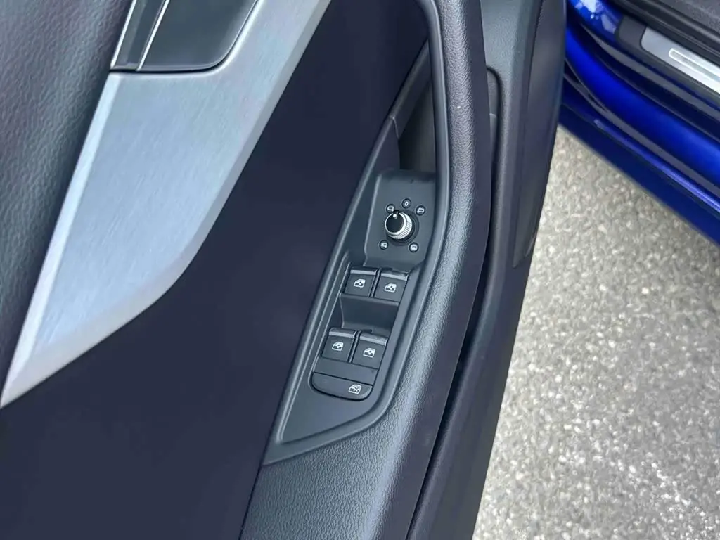Audi A4L 2018 — Фото 11/20