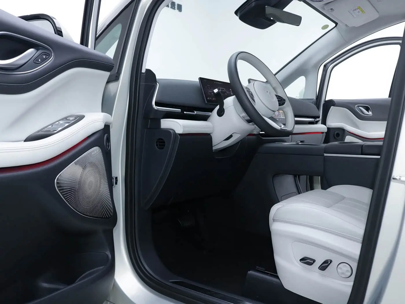 Voyah Auto Voyah Dreamer 2025 — Photo 4/20