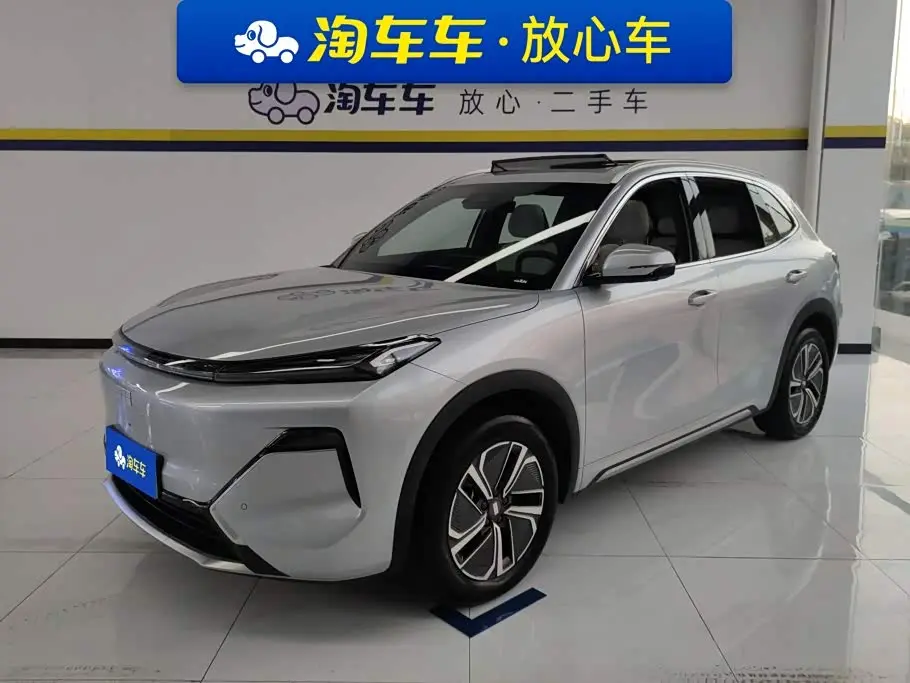 Geely Galaxy Galaxy Starship 7 EM-i 2025 — Фото 1/16