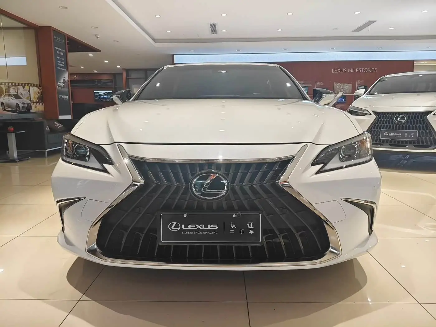 Lexus ES 2024 — Photo 2/8