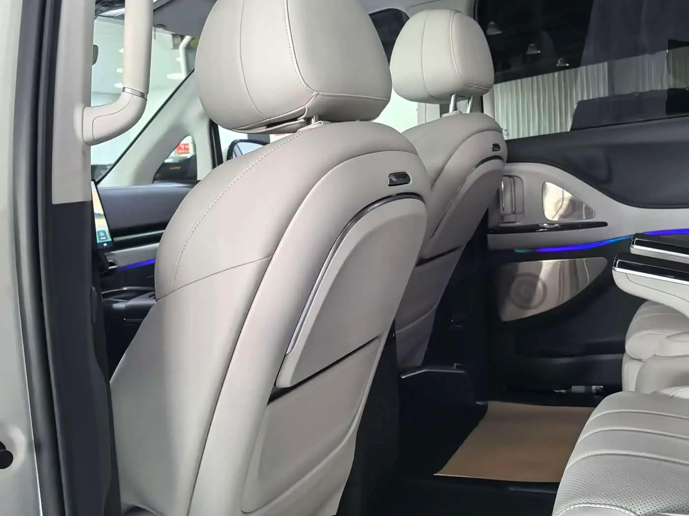 Voyah Auto Voyah Dreamer 2025 — Photo 5/10